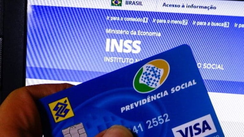 TCU mantém bloqueio de cartões consignados do INSS apesar da volta da margem de 45%