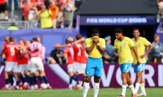 E lá se foi o sonho: adeus do Brasil à Copa estampa jornais estrangeiros