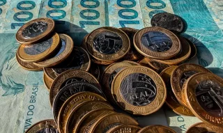 Inflação para corrigir salários acumula 4,33% em 12 meses