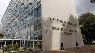 AVISO DE PAUTA: Assinatura de acordo sobre o trabalho no comércio durante os feriados