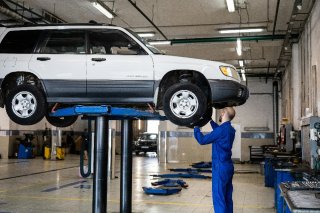 Vai viajar no feriado de Finados? Confira os 10 itens que não podem faltar no check-up do seu carro