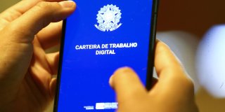 Emprego bate recorde no Brasil, mas quase 39 milhões estāo na informalidade. Veja como se formalizar